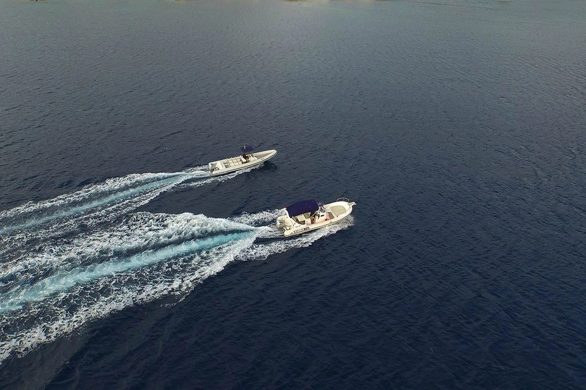 Speed boat